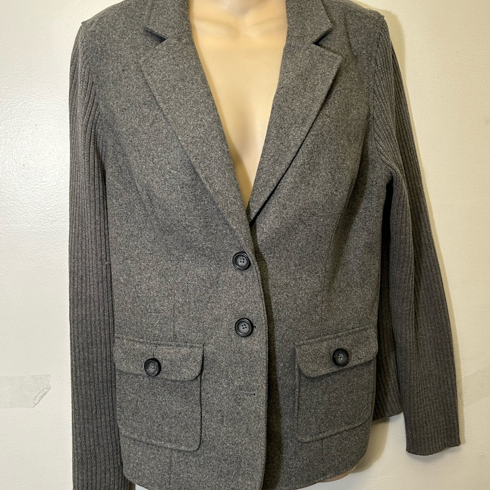 Women's stylish blazer. Cabi brand. Size L. $45.
